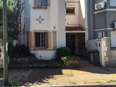 EXCELENTE CHALET DE 3 AMB ESTILO INGLES CON GRAN FONDO