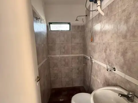 Casa 5 ambientes con 1 baño