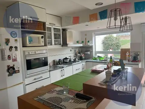 Casa 4 ambientes con 3 baños