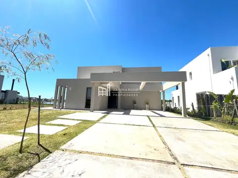 CASA EN VENTA SANTA ANA VILLANUEVA 2900