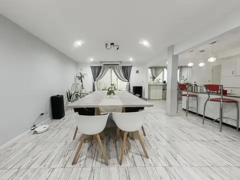 Venta casa de 6 ambientes con cochera cubierta  en Floresta