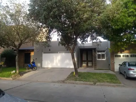 Casa - Barrio El Bosque