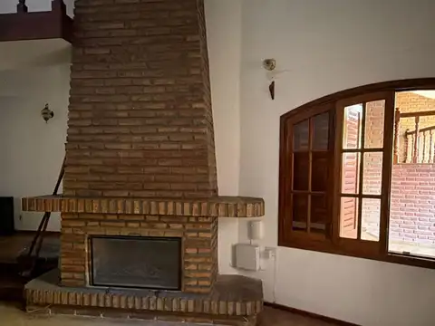 Casa 5 ambientes con 3 baños
