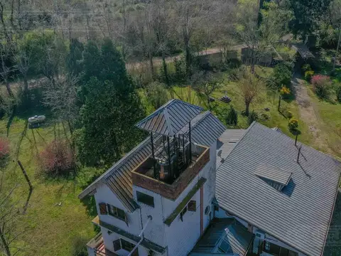 Casa 10 ambientes con 4 baños