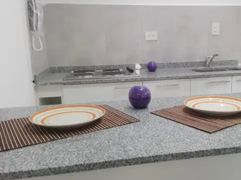 DEPARTAMENTO 1 AMBIENTE EN PLANTA BAJA Y VISTA AL FRENTE. INT. BEGUIRISTAIN 105 AVELLANEDA