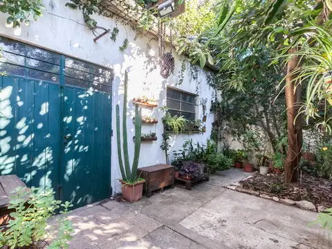 CASA CON TALLER - PARQUE-GARAGE PASANTE-APTO CRED