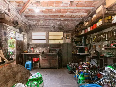 CASA CON TALLER - PARQUE-GARAGE PASANTE-APTO CRED