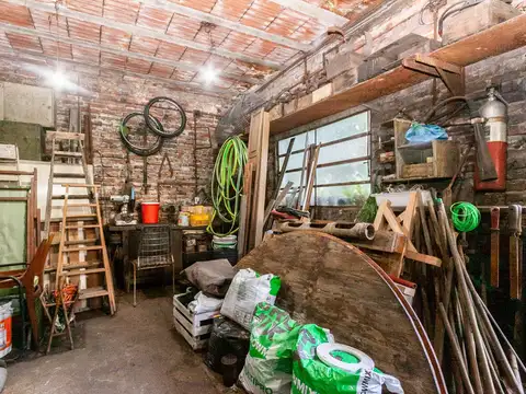 Casa en Venta con 3 cocheras