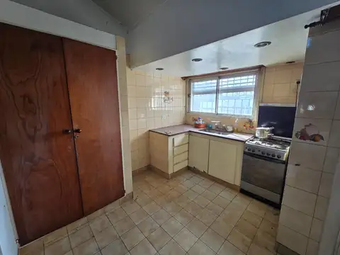 Casa de 3 ambientes con patio + local