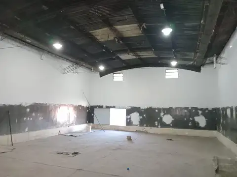 Alquiler Galpón de 530 m2 cubiertos en Ciudadela, 2 plantas