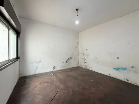 CASA EN VENTA EN MATADEROS LOTE PROPIO CON PATIO Y COCHERA