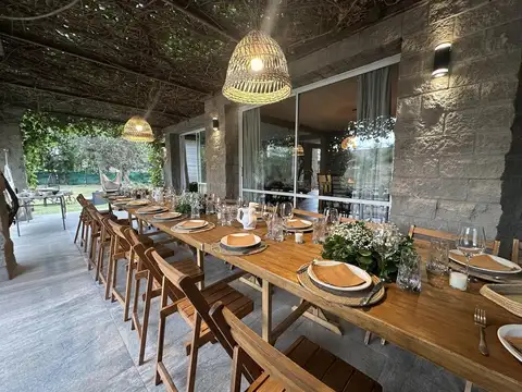 Casa en Venta con 2 cocheras