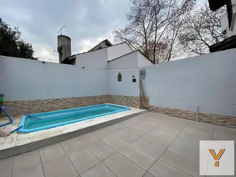 Casa 5 ambientes con 1 baño