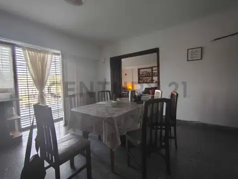 Deposito galpón con vivienda apto varios destinos en Ringuelet.