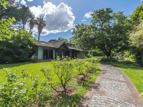 Casa 7 ambientes con 5 baños