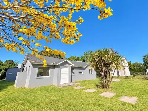 NOE. Venta Casa 3 Ambientes,  quincho con parrilla, gas natural, Parque Sakura, Exaltación de la Cruz