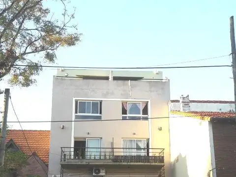 Excelente departamento 3 ambientes en duplex con terraza propia y 3 cocheras.