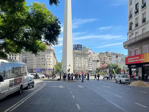 Av. Pres. Roque Sáenz Peña 900
