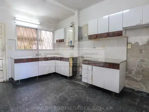 Depto Tipo Casa 6 ambientes con 2 baños