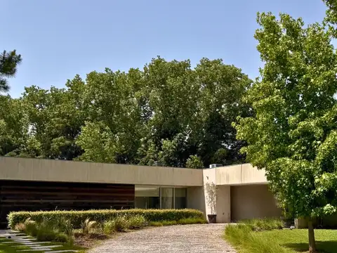 CASA 6 AMBIENTES EN VENTA, BARRIO EL CARDAL I, LOS CARDALES