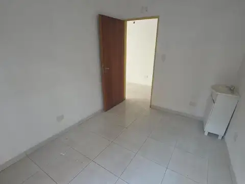 local 90m2 totales con subsuelo a metros avenida