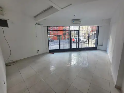 local 90m2 totales con subsuelo a metros avenida