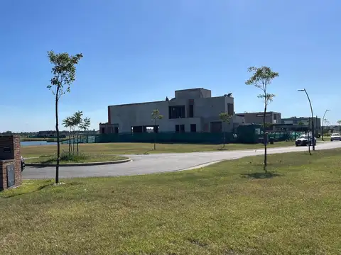 Lote/terreno al lago en venta en Barrio Amarras, Puertos del Lago