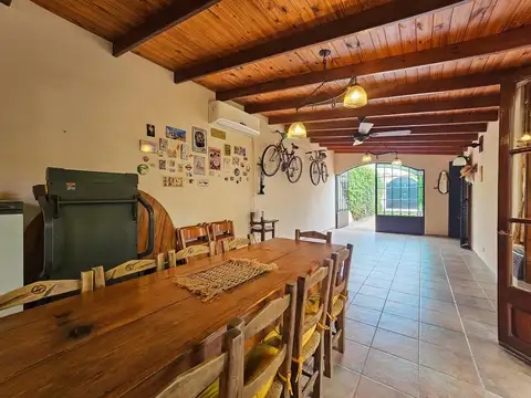 Casa en Venta con 3 cocheras
