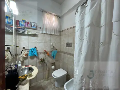 Casa 8 ambientes con 3 baños