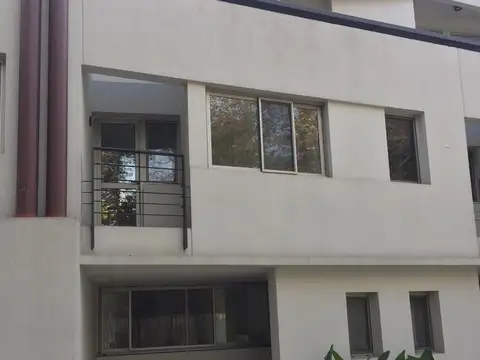 Casa 7 ambientes con 4 baños
