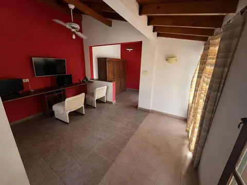 CASA 5 AMB. + DEPTO INDEPENDIENTE MORENO CENTRO