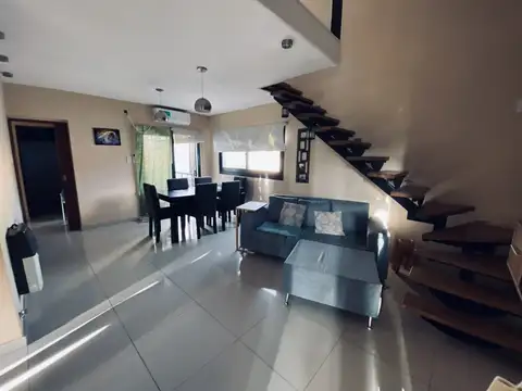 Calle Hipólito Irigoyen 2400