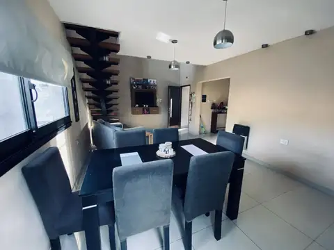Depto Tipo Casa en Venta de 5 ambientes
