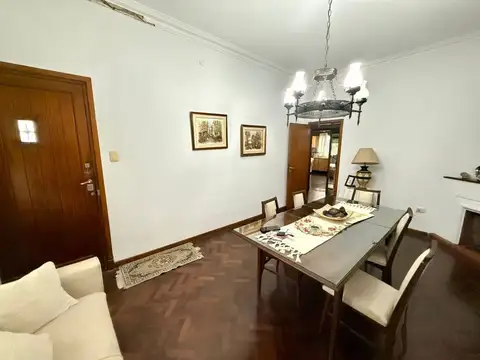 Casa de 4 Ambientes Sobre Lote de 500 m² en Excelente Zona Residencial de Castelar