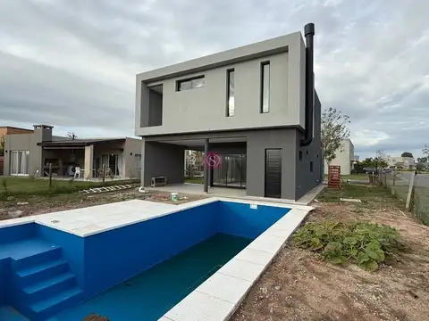Casa 4 ambientes con 2 baños