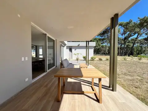 Depto Tipo Casa 3 ambientes con 2 baños