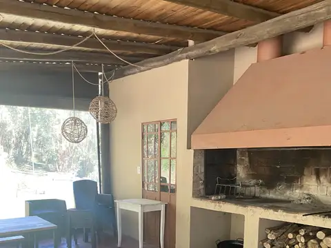 Casa quinta en Zona Uncas | Amplio lote y piscina