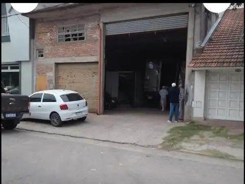 Galpón en Venta Victoriano Montes Y Castelli