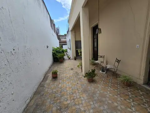 Casa 7 ambientes con 2 baños