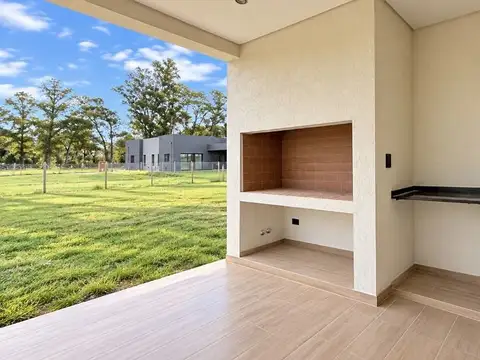 Casa en Venta en Pilar Del Este - Santa Sofia, USD 215.000