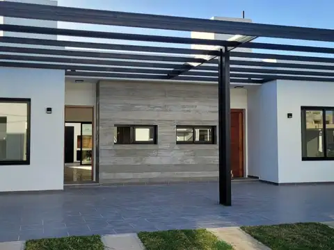 Casa 2 ambientes con 1 baño