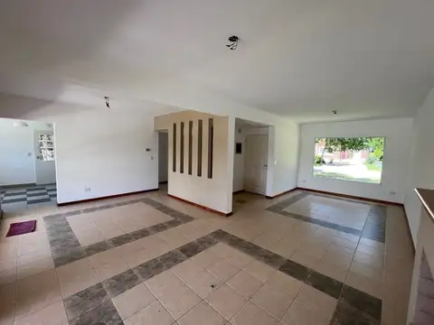 Casa 5 ambientes con 4 baños