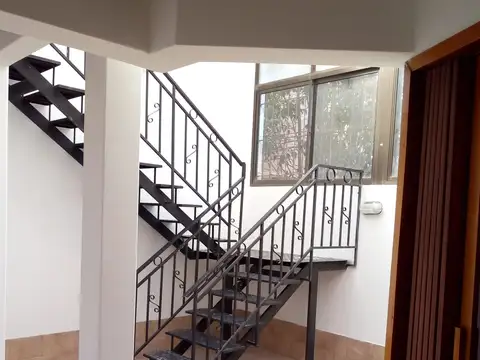 Casa 7 ambientes con 2 baños