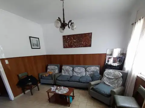 5 VENTA CASA 5 AMBIENTES, PERMUTA O FINANCIA.