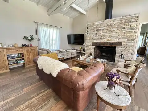 Casa 5 ambientes con 4 baños