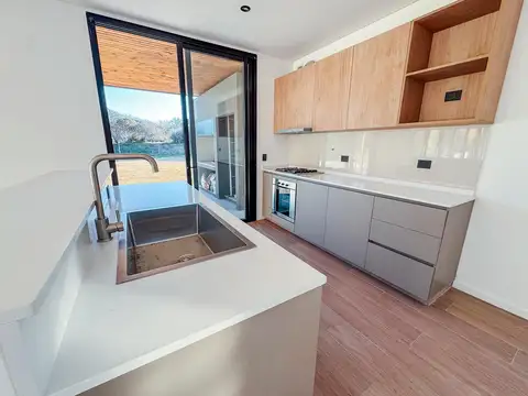 Casa 5 ambientes con 3 baños