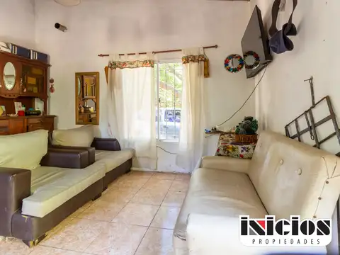 Casa 4 ambientes con 2 baños