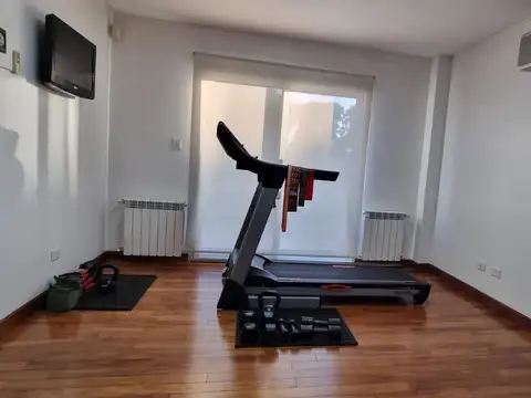 Casa 8 ambientes con 6 baños
