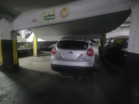 COCHERAS EN EDIFICIO DE OFICINAS Y COCHERAS - SOBRE AV 9 DE JULIO - RAPIDA SALIDA NORTE Y SUR - BAJAS EXPENSAS