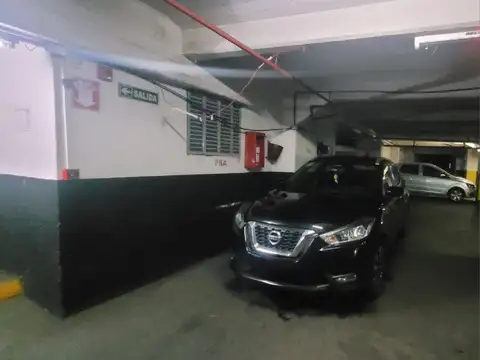 COCHERAS EN EDIFICIO DE OFICINAS Y COCHERAS - SOBRE AV 9 DE JULIO - RAPIDA SALIDA NORTE Y SUR - BAJAS EXPENSAS